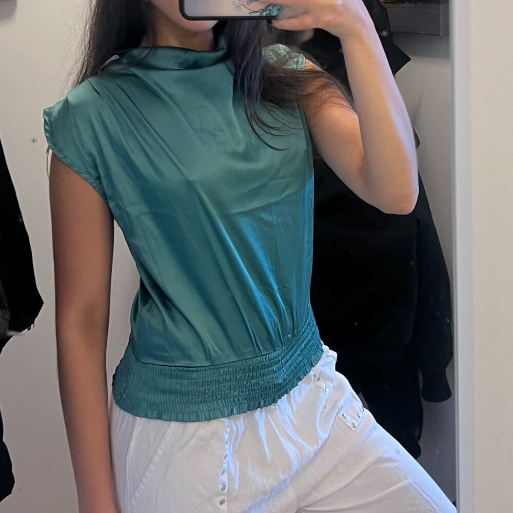 Brand new never worn Heartloom 'Basha Top' in a beautiful green color.